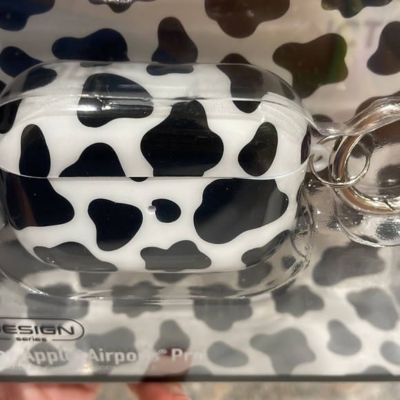 Advanctech AirPods case for Apple AirPods Pro cow animal print NWT key ring gift - Picture 6 of 6